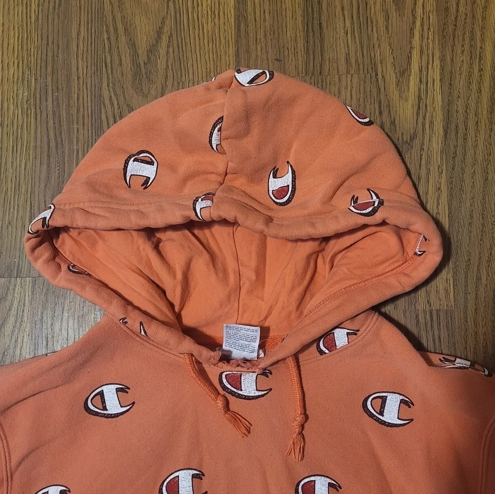 Champion Reverse Weave Women’s M Pink Logo Hoodie Classic Fit Pullover C63 - Picture 3 of 6
